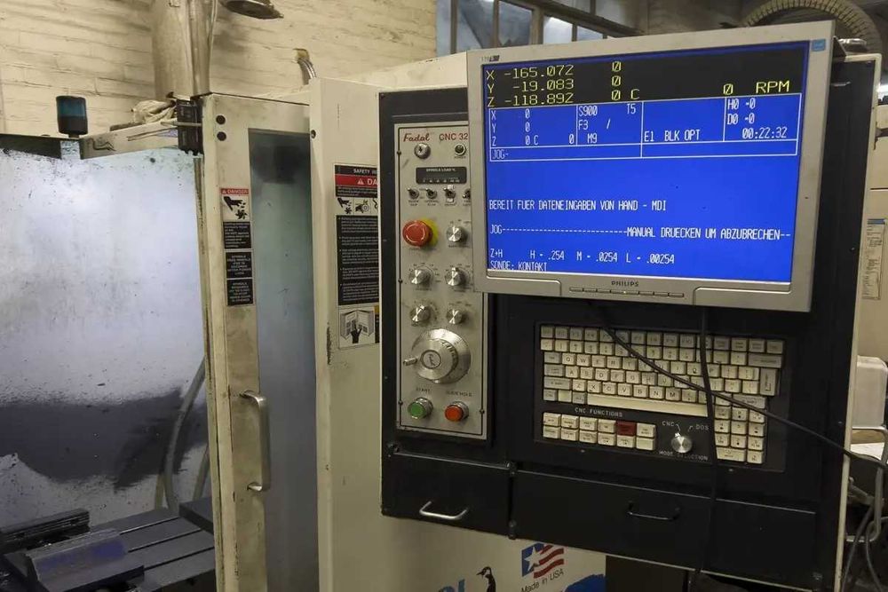 Фрезерный станок ЧПУ / Фрезерний верстат з ЧПК FADAL 904-1