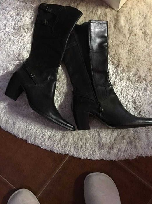 Botas em pele verdadeira novas