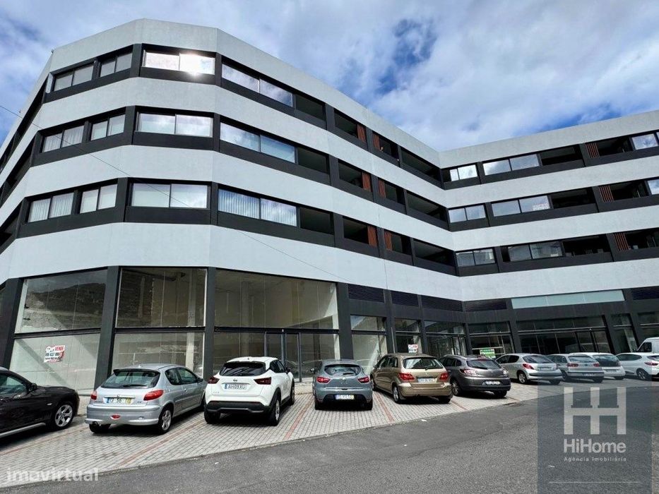 Espaço comercial com 695 m2 | Machico
