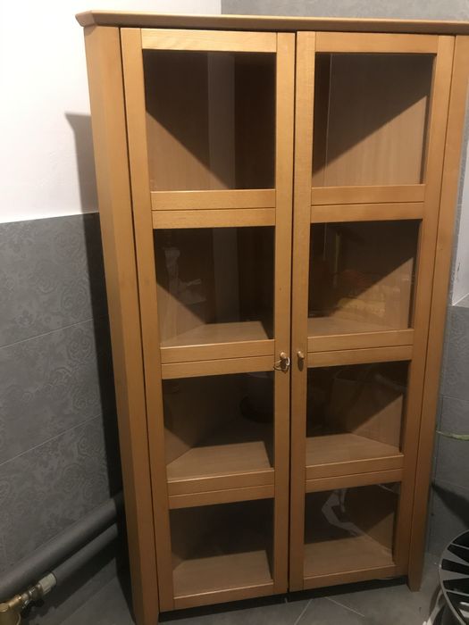 zestaw mebli w kolorze buk komoda i witryna