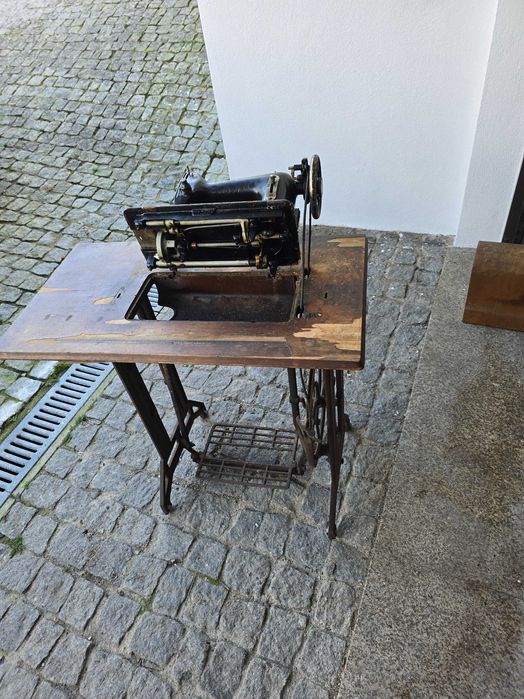 Maquina  de costura singer antiga