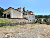 Moradia Isolada T4 com piscina interior, Próxima de Pombal.
