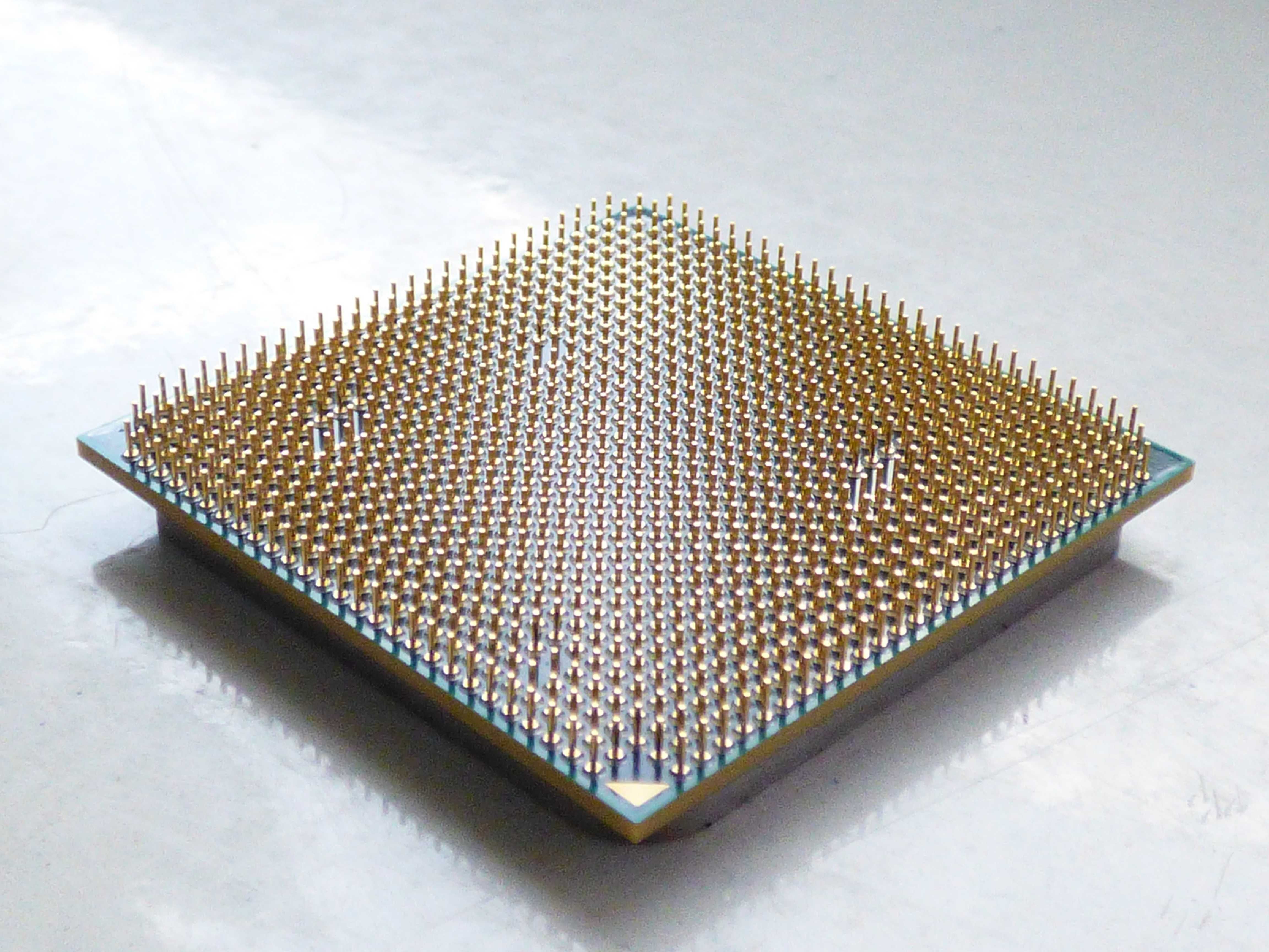 procesor AMD PHENOM II X6 1100T 6x3.3-3.7GHz HDE00ZFBK6DGR + COOLER