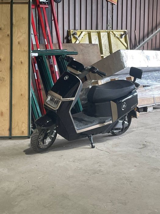 Оренда скутера мопеда електро велосипеда