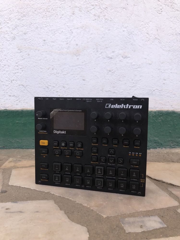 Elektron Digitakt (drum machine, sampler)