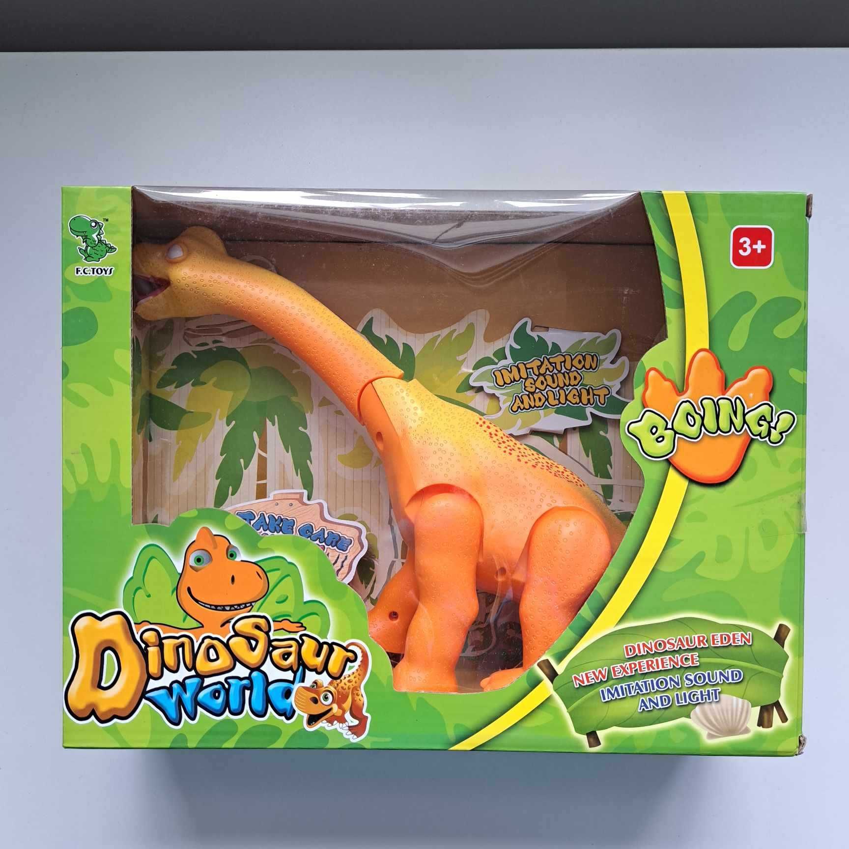 Dinozaur chodzi ryczy swieci
