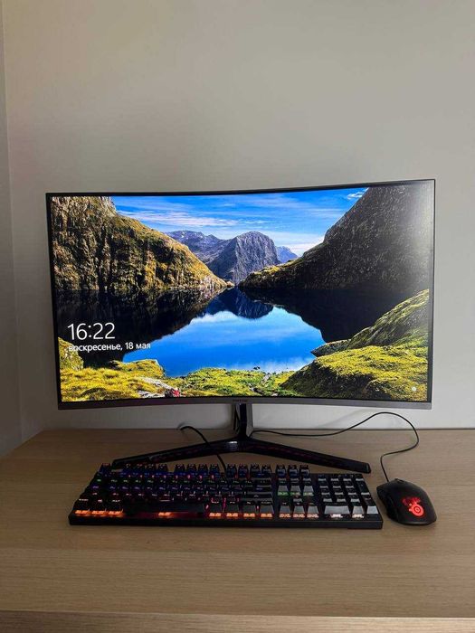 Samsung 32” Curved, 144Hz, 2K.