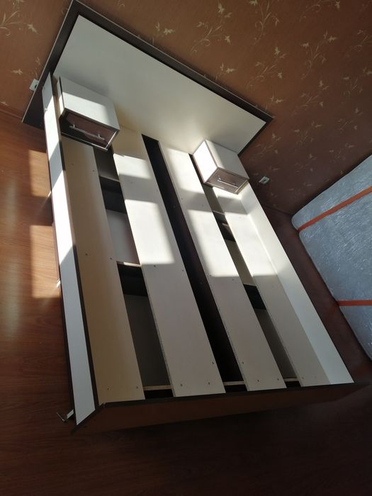 Продам двуспальную кровать