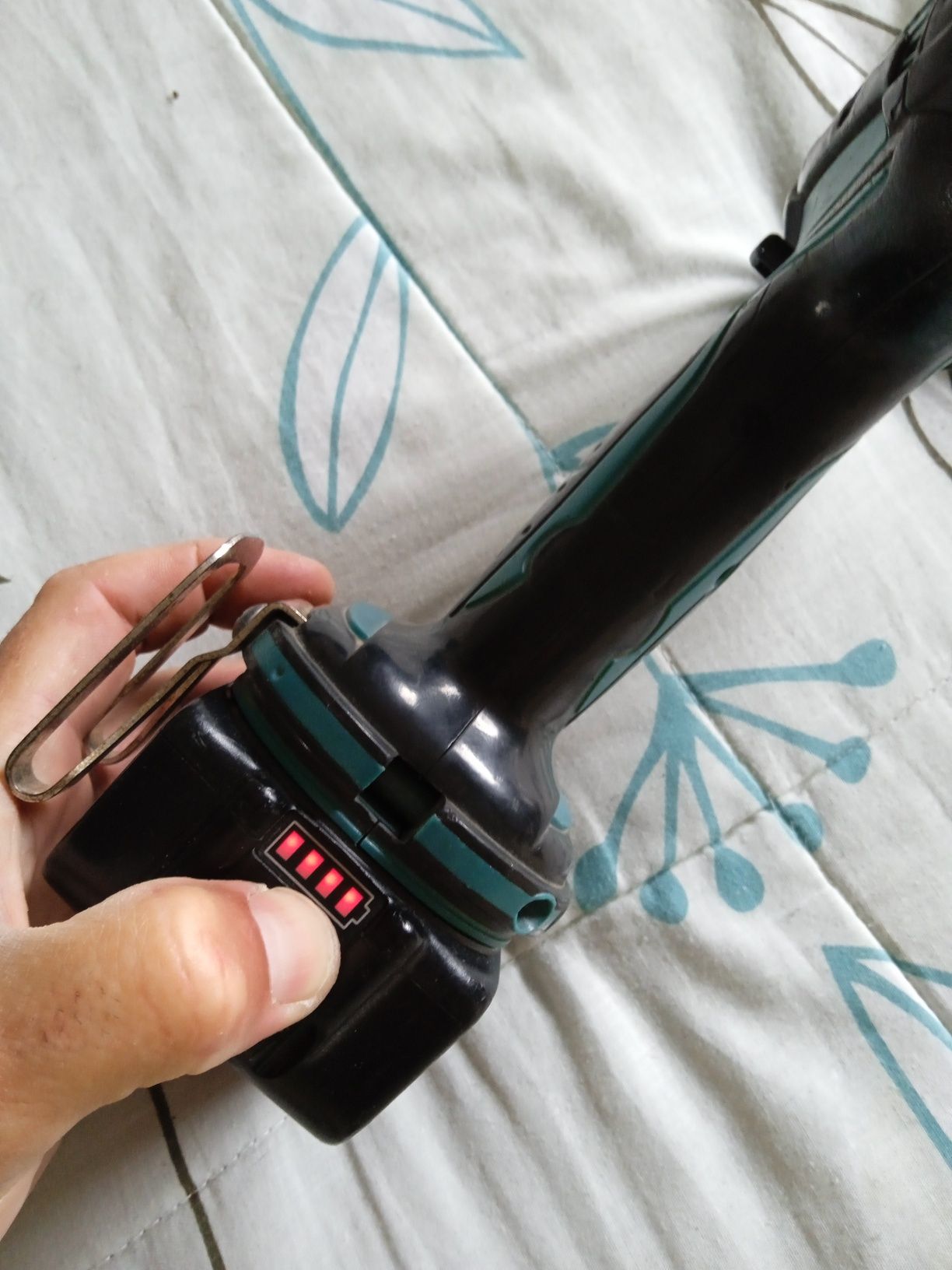 Makita funciona mas é preciso mudar as escovas. Em bom estado
