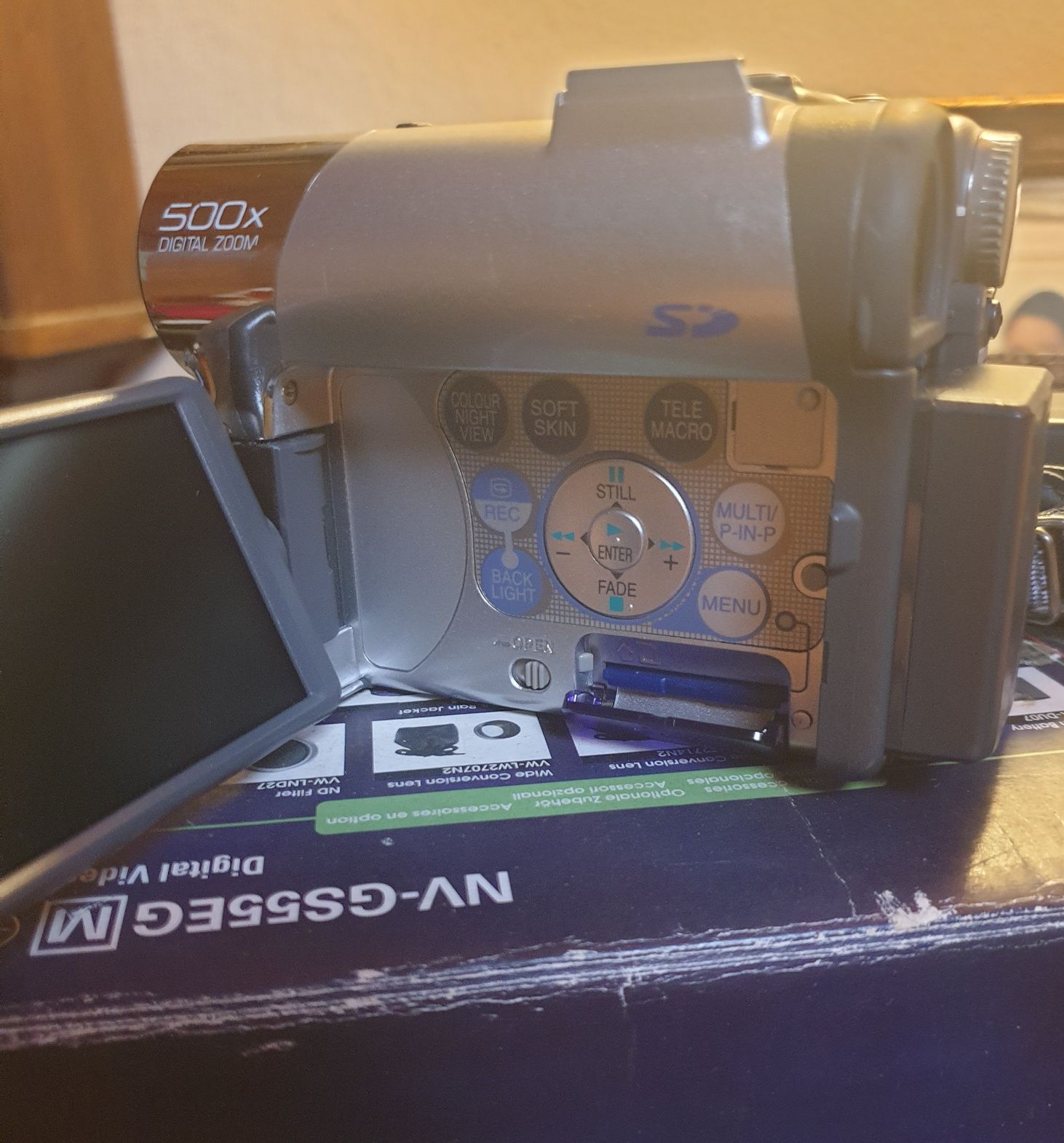 Máquina de filmar e fotografar Panasonic com cartão SD