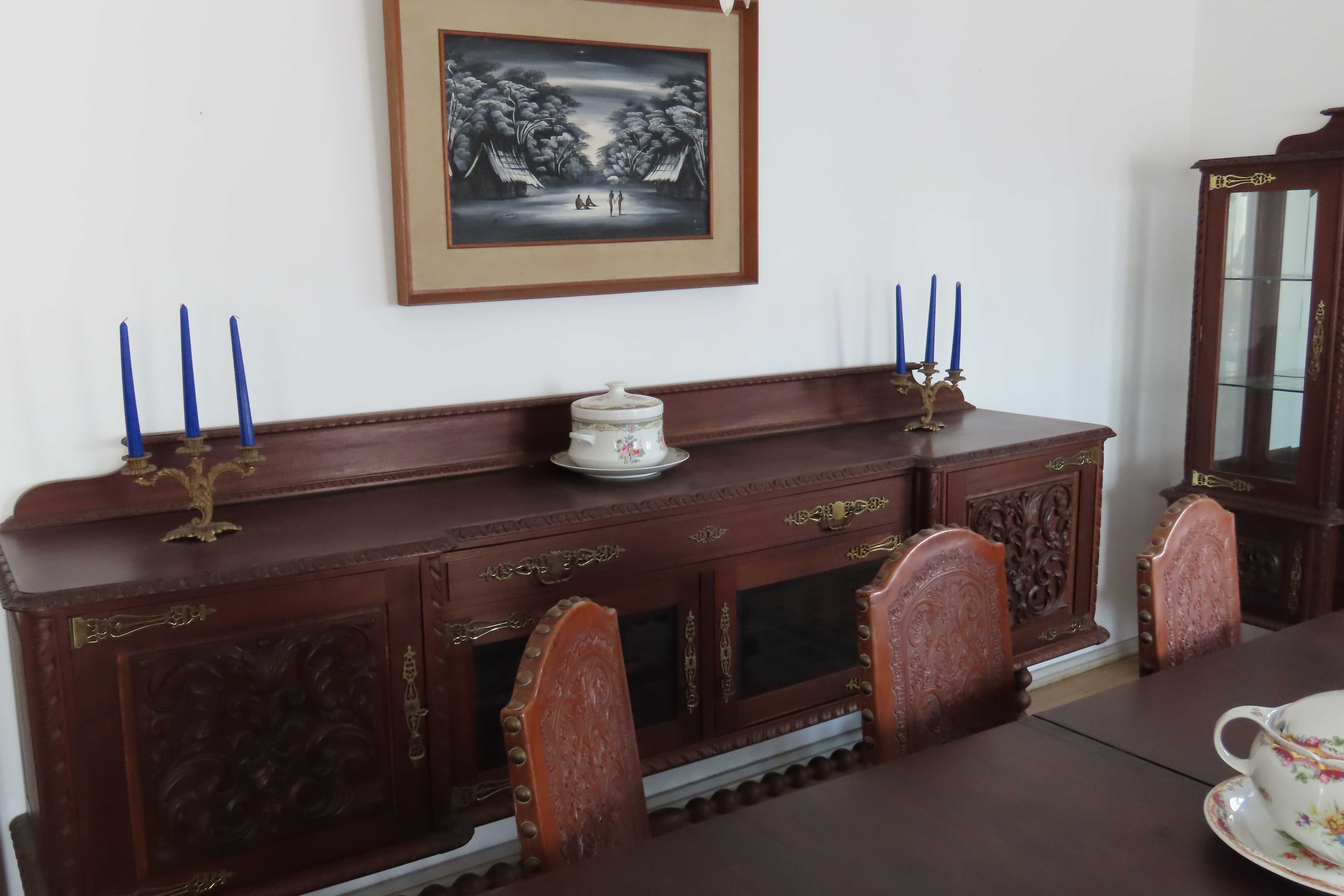cadeiras em couro trabalhado em optimo estado