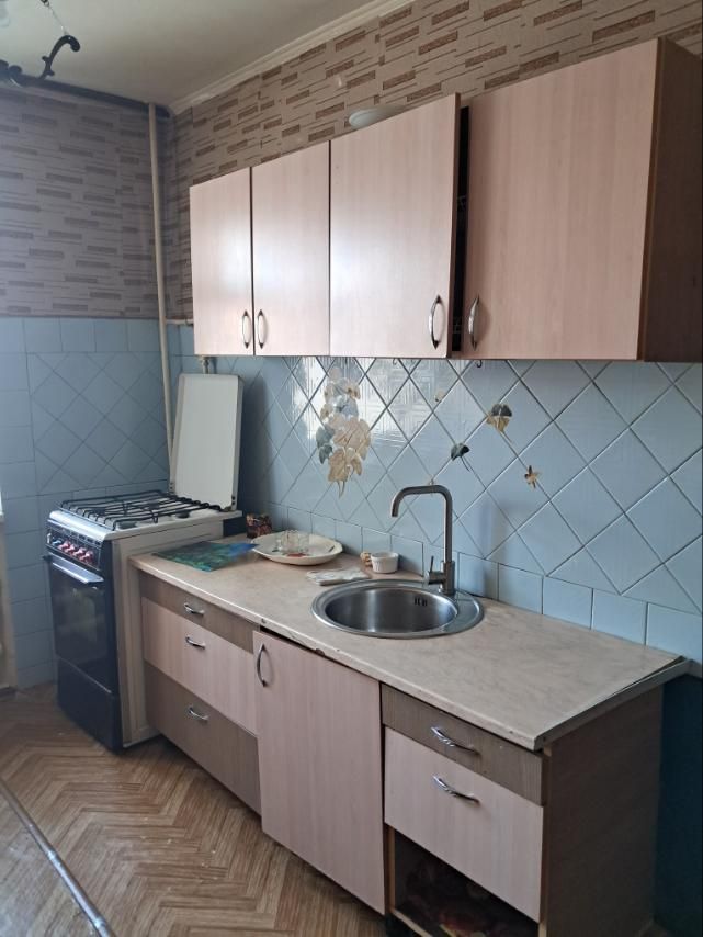 Продам трикімнатну квартиру по вул. Мацієвського, 10/2.