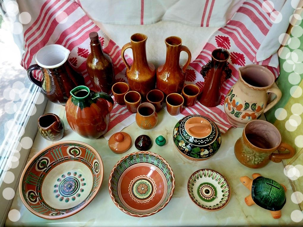 Глиняний та керамічний посуд та витвори мистецтва з соломи та майолика