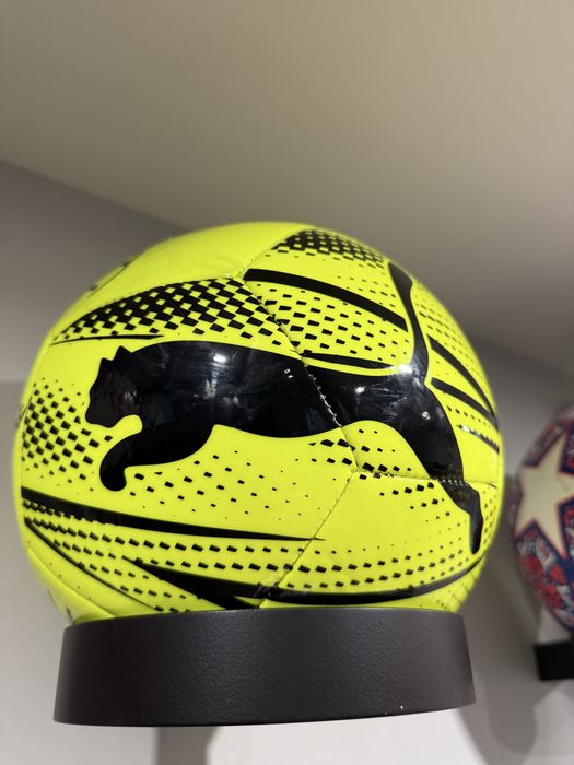 Nowa piłka z autografami - Wisła Kraków 2025