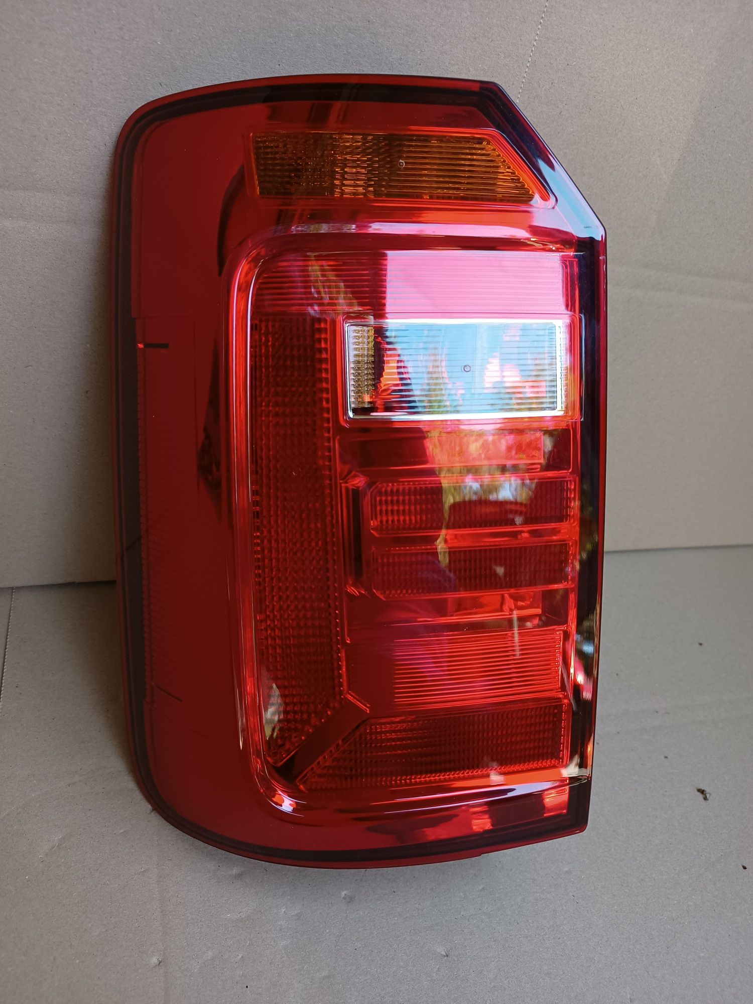 VW Caddy 2015-20 lampa tylna tył lewa NOWA