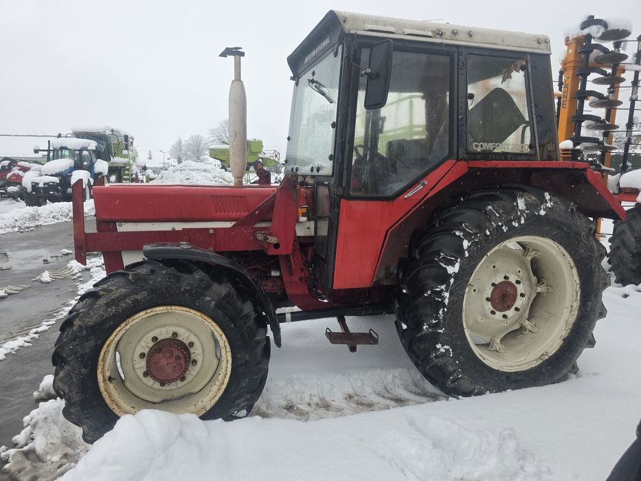 Ciągnik rolniczy z  turem International 745 Ihc