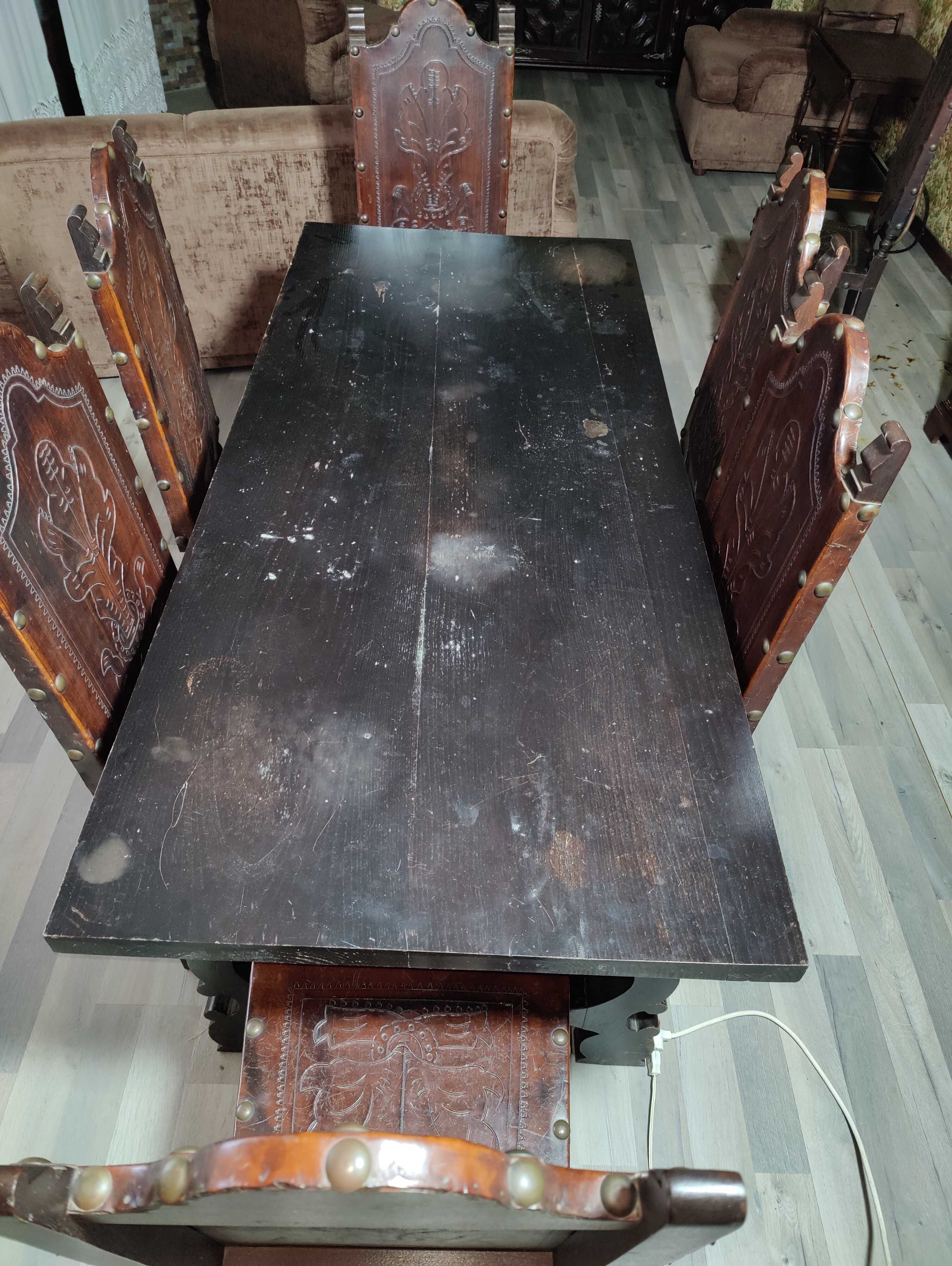 Mesa em madeira maciça