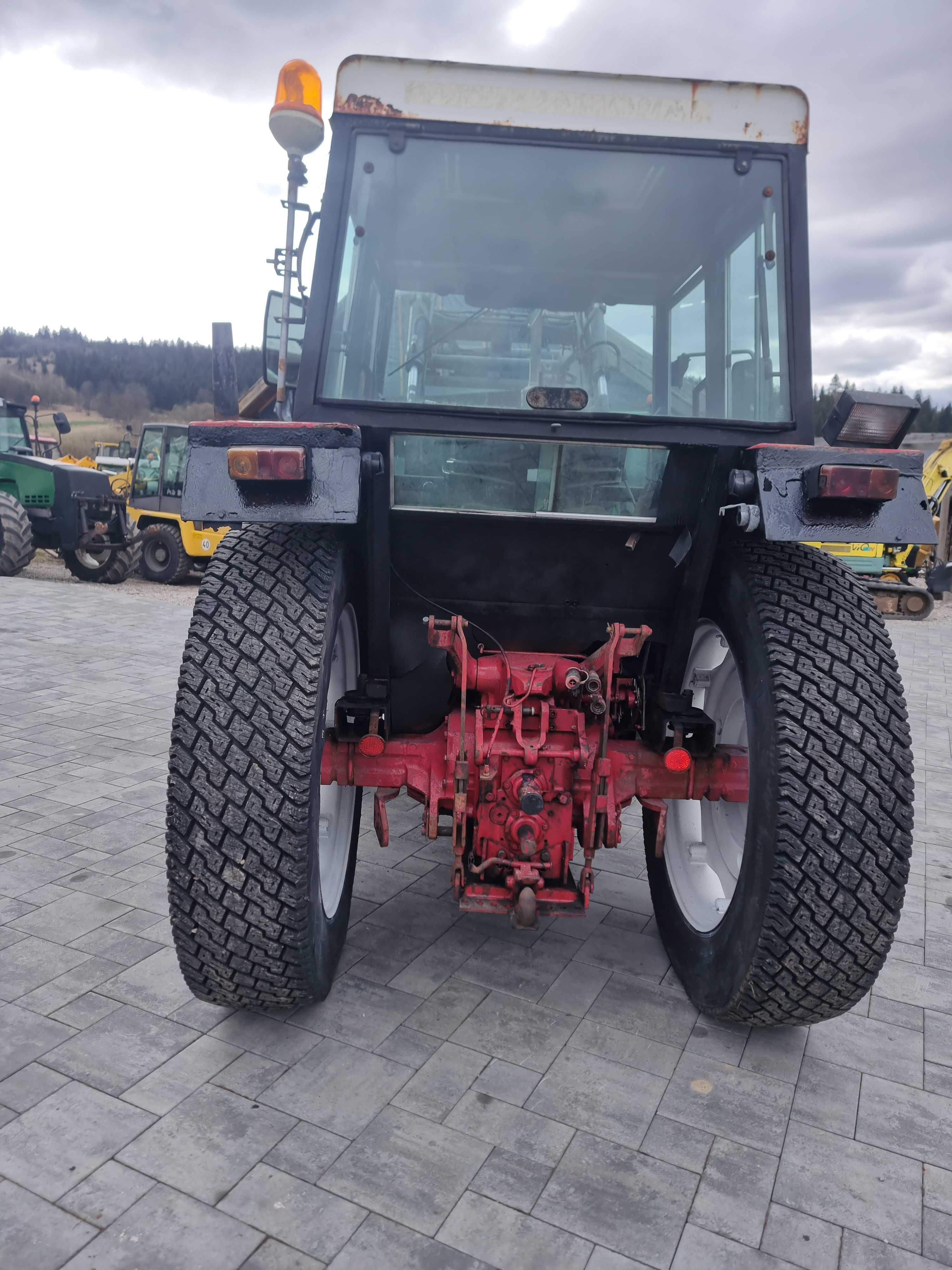 International Case 584 4x4 z turem
