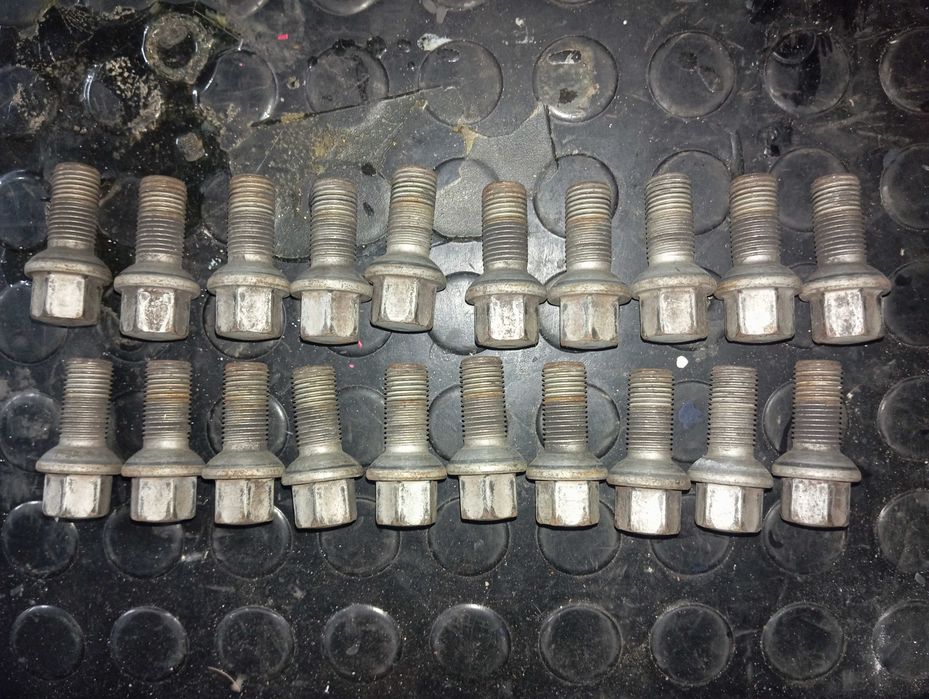 Mercedes A Klasa Komplet śrub 20 sztuk do felg stalowych Oryginalne