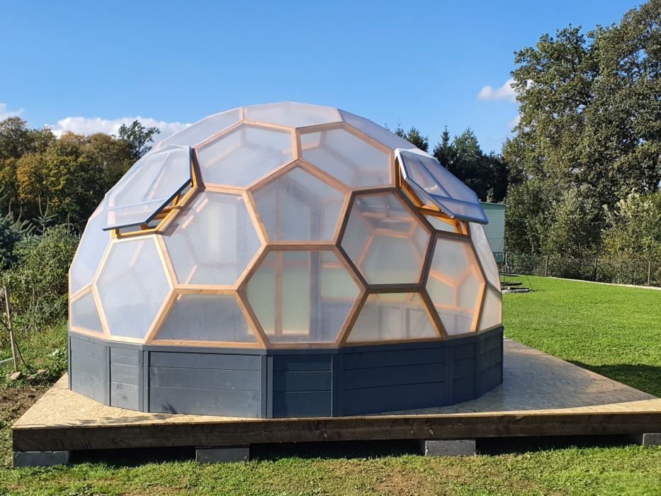 Kopuła geodezyjna namiot sferyczny igloo zadaszenie basenu jacuzzi