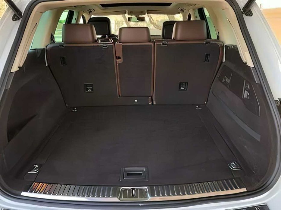 Volkswagen Touareg      2014