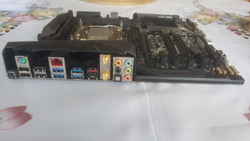 Placa mãe já com acessórios