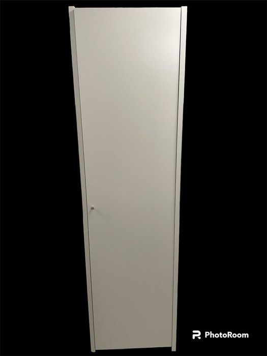 Roupeiro de cor branca
