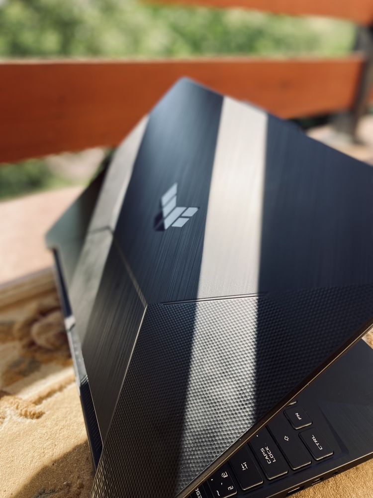 Игровой ноутбук Asus TUF Gaming A15 RTX3050 еще на гарантии