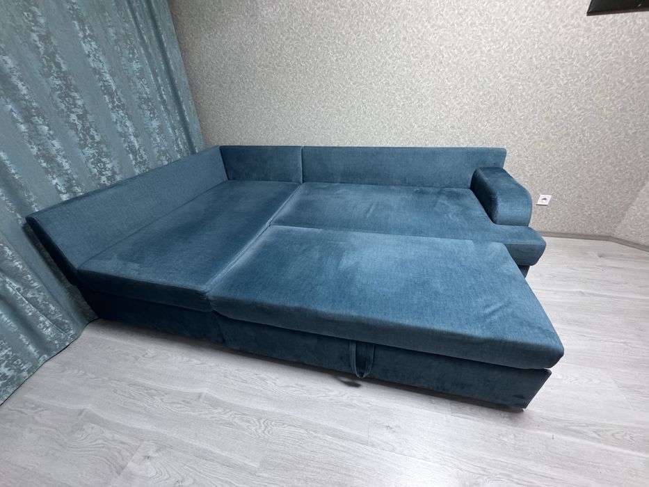 Диван кутовий ( смарагдового кольору)