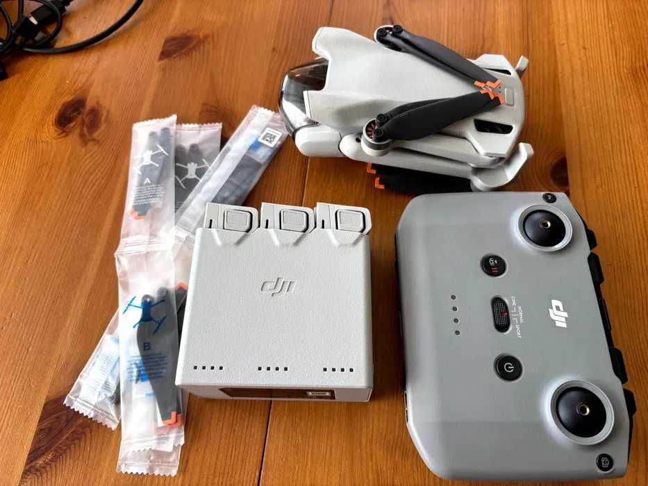 Dron DJI Mini 3 Fly More Combo - doskonaly stan