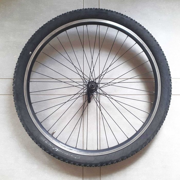 Przednie koło rowerowe z oponą 26x2,0