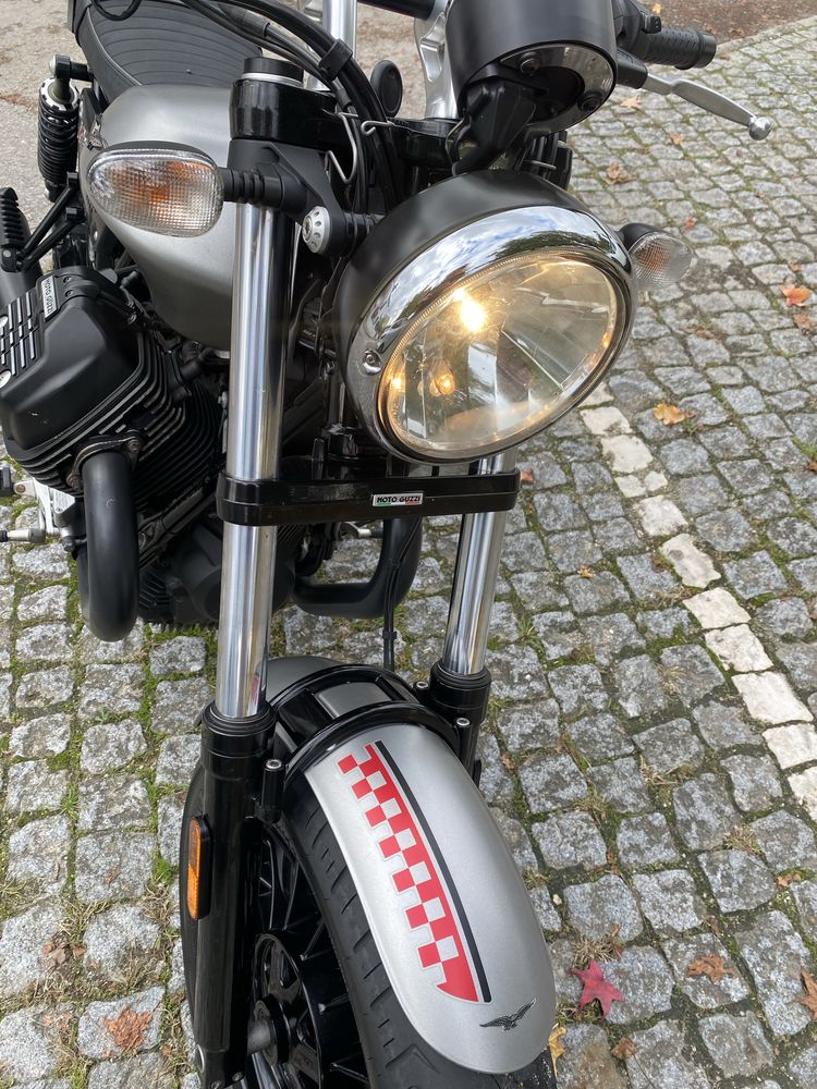 Moto Guzzi v9 Bobber