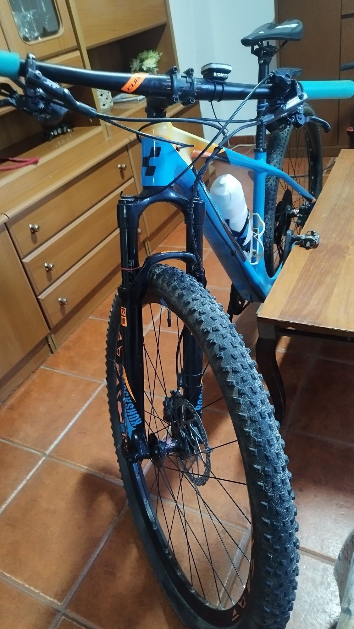 Bicicleta BTT  Cube carbono R29