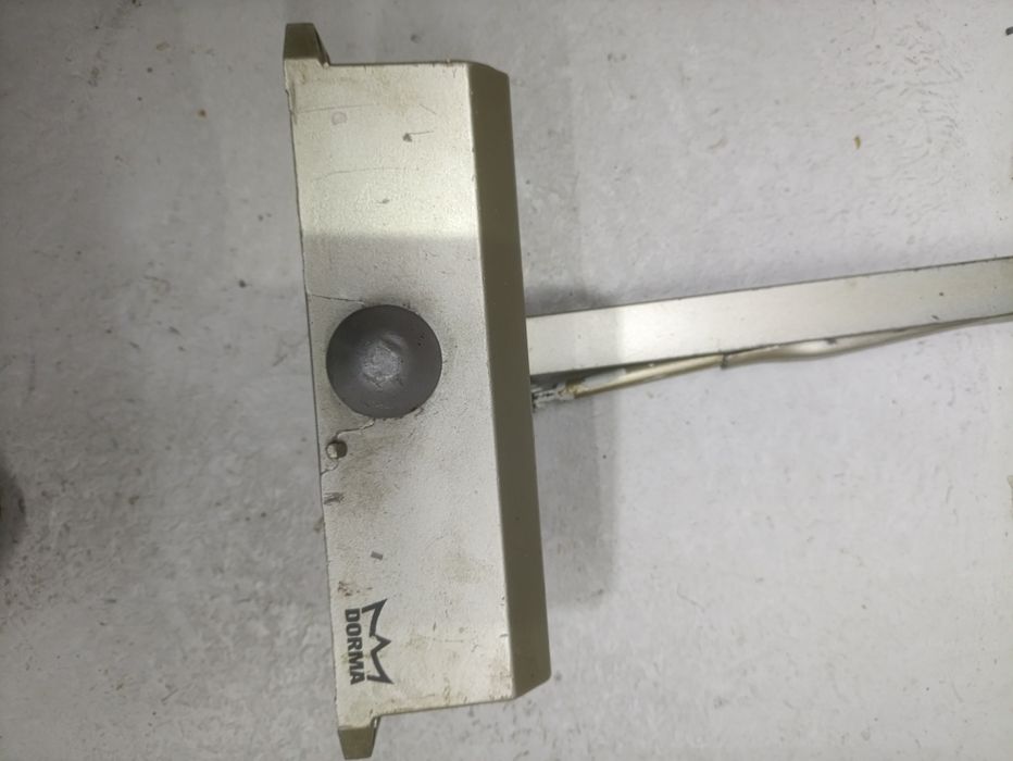 Domykacz drzwi Dorma