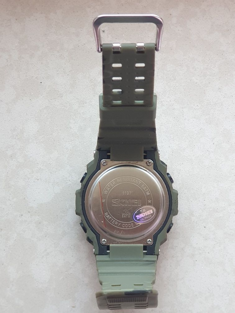 Skmei męski zegarek sportowy camo.