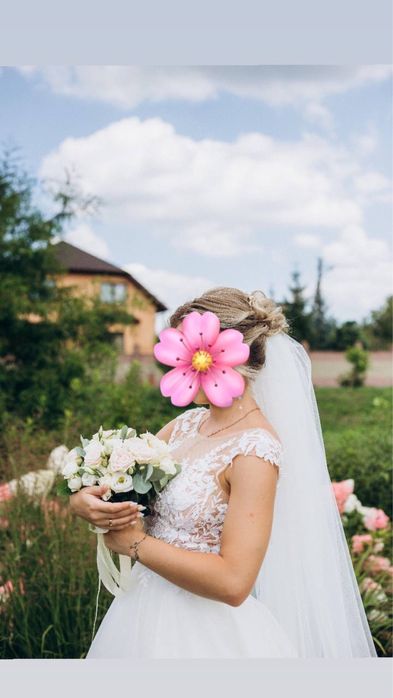 Вишукана весільна сукня
