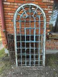 Stare łukowe  rustykalne okno żeliwne metalowe