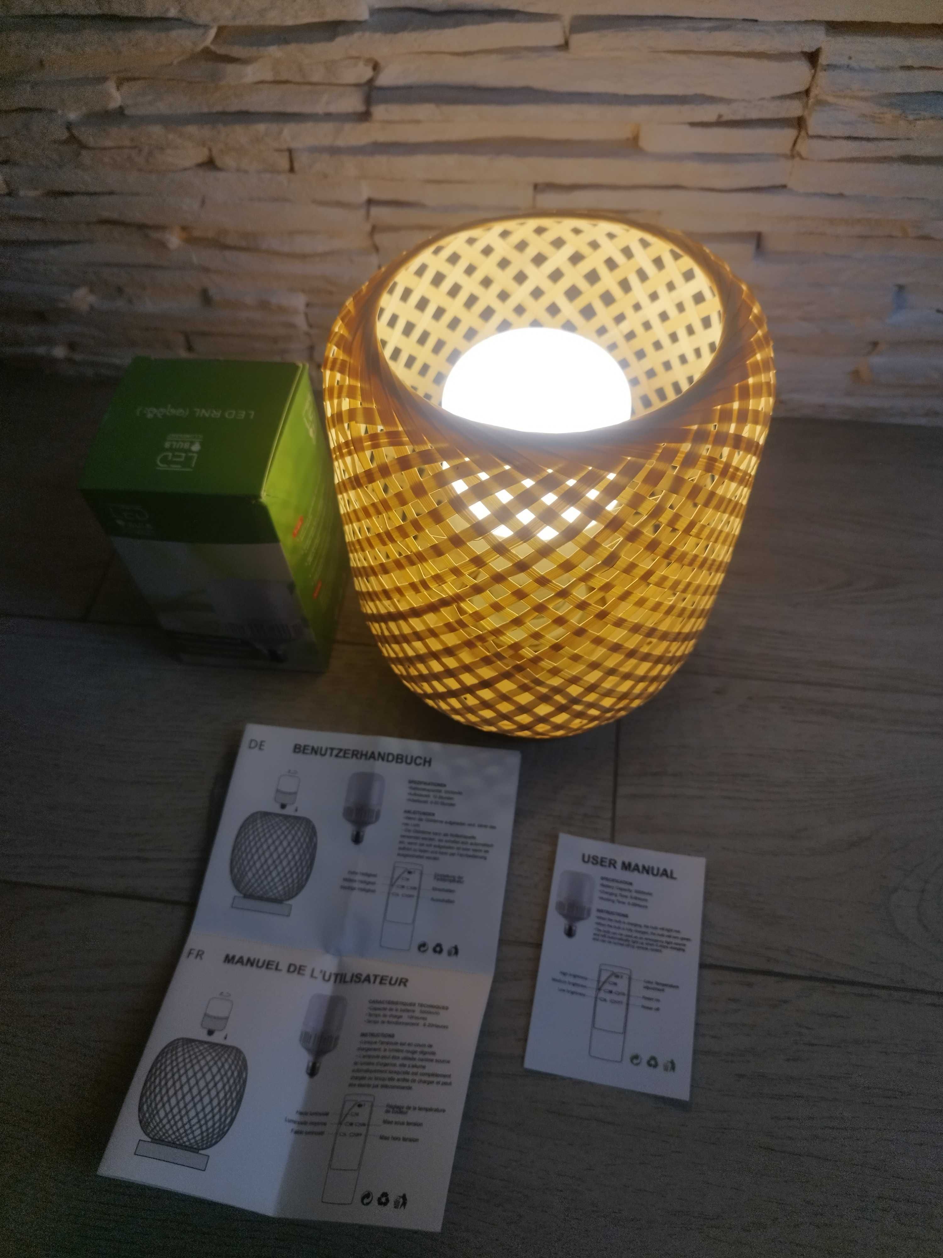 Lampa rattanowa stojąca