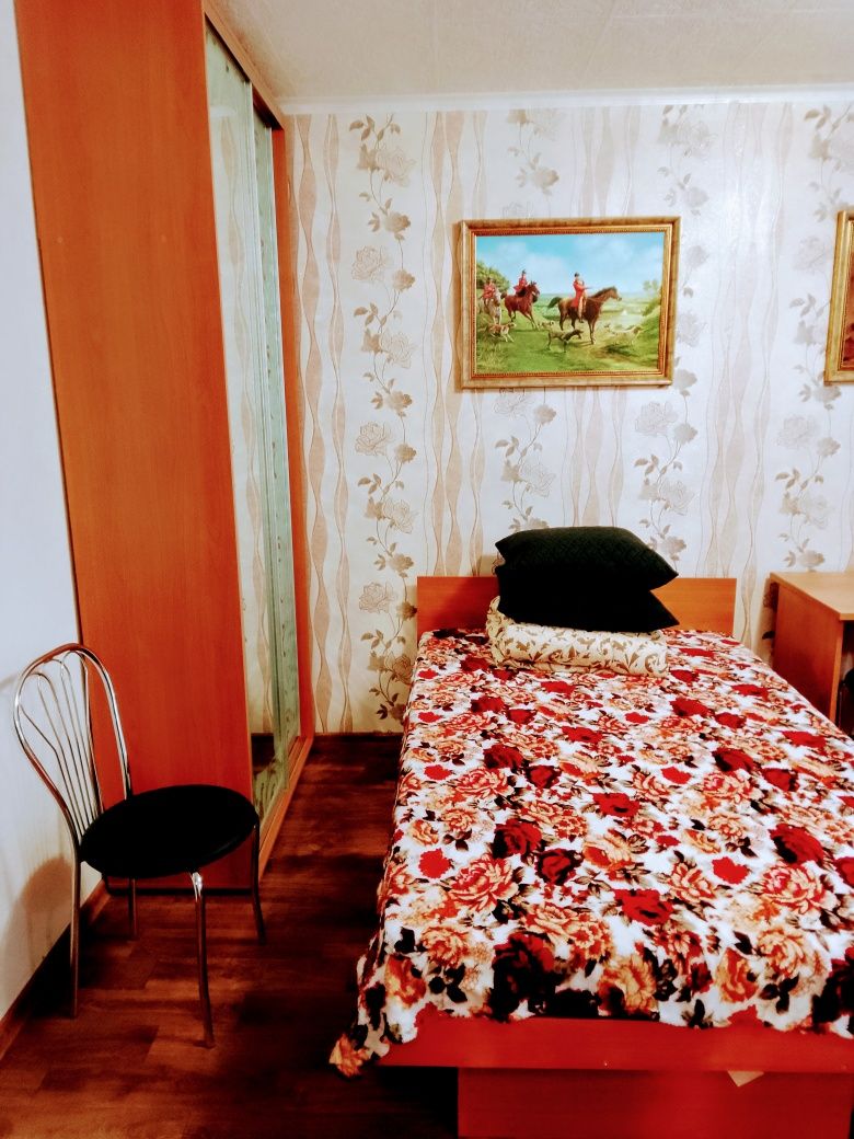 Посуточно 1 к.кв. проспект Центральный 124а, 3эт/9эт, wi-fi, 2 кровати