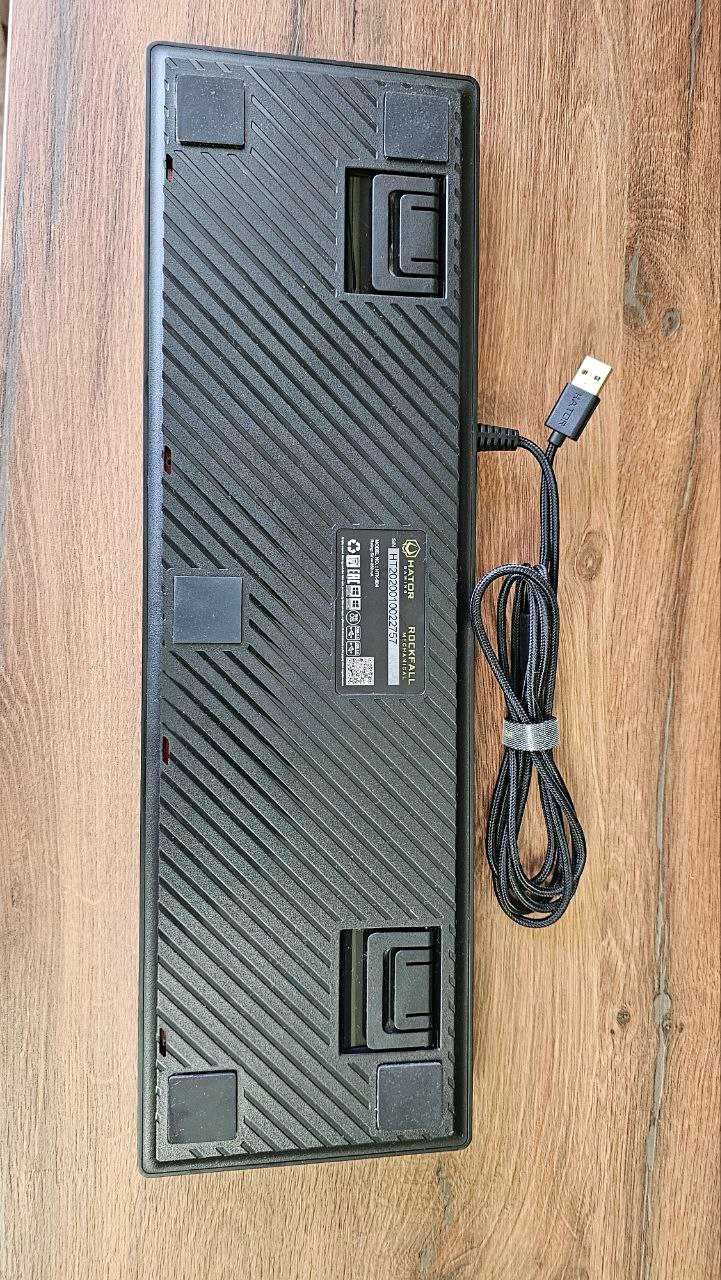 Hator rockfall evo [Blue Switch] + wristpad/custom keycup