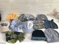 Набір кепків, шапок та рукавичків для хлопчиків