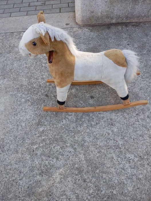 Vendo este cavalo muito bonito bom estado