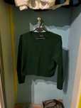 Zielony sweter crop top w warkocz r. M - Shein