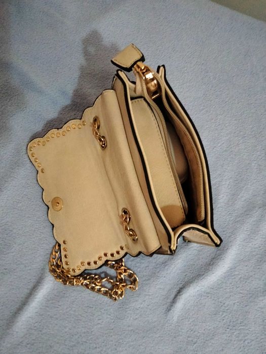 mala nova em couro trabalhada