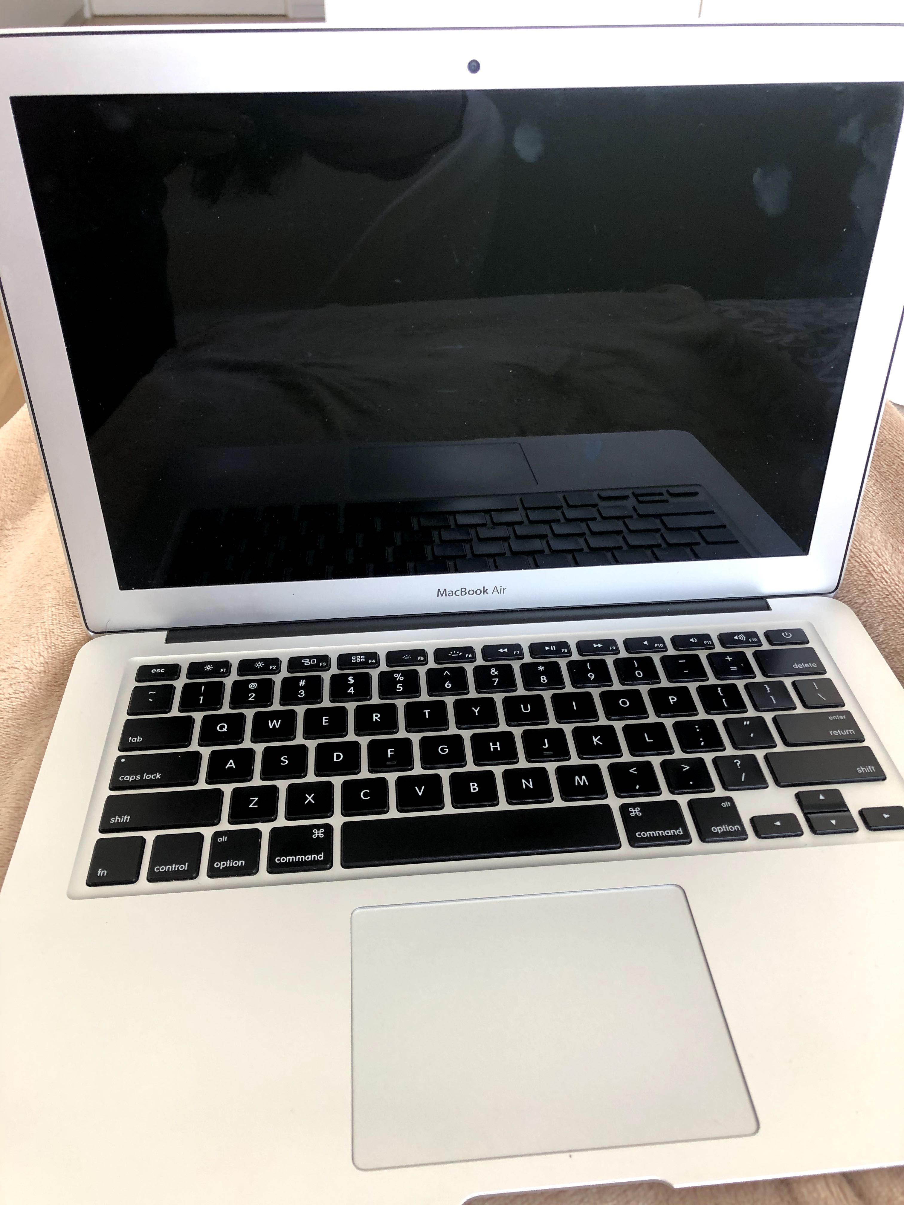 MacBook Air 125gb prateado em perfeito estado.