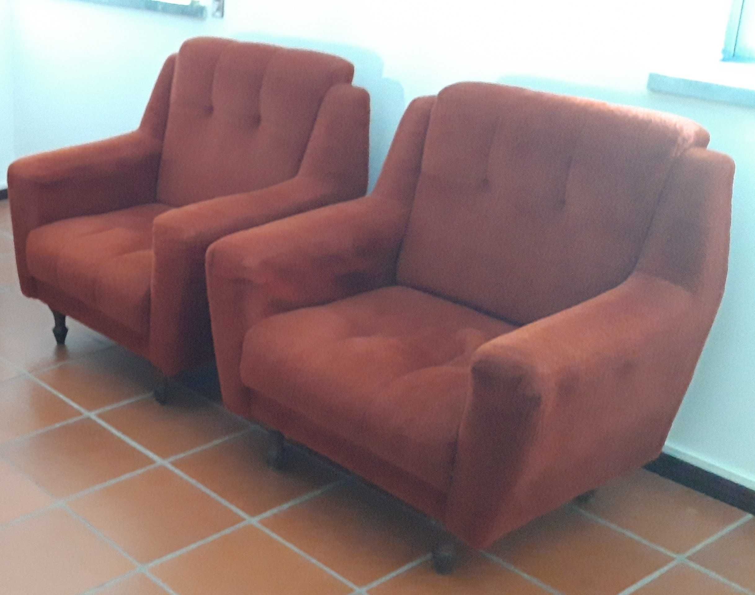 Dois Sofás  de 1 lugar