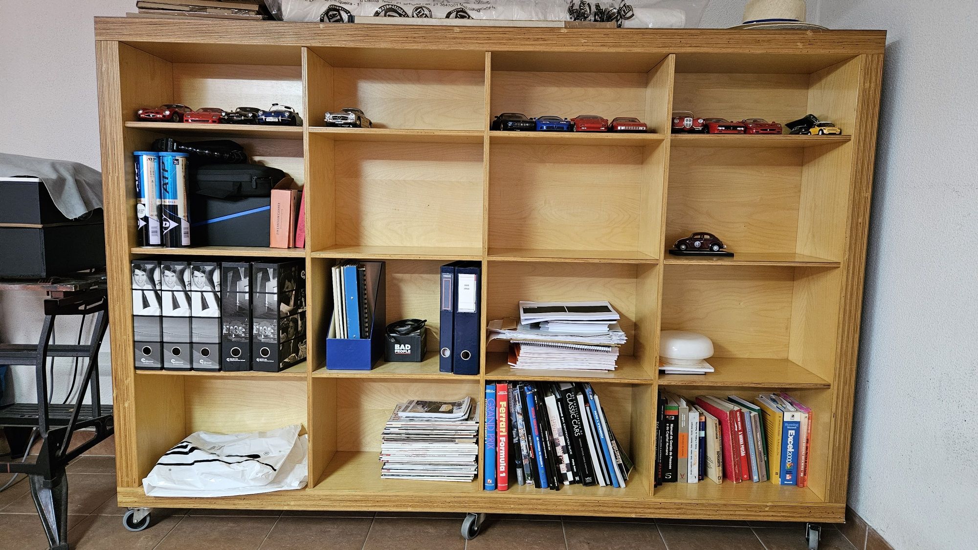 Movel Estante de Escritório frente e verso - 215×140×60