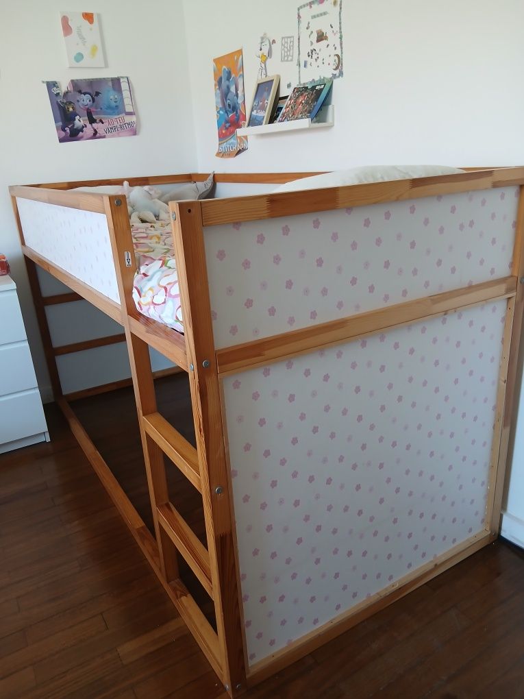 Cama kura reversível com colchão