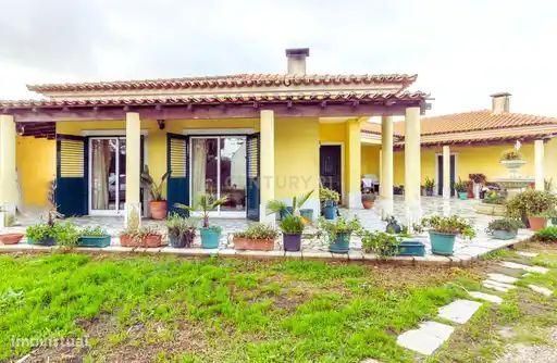 Casa Isolada em Moita, Setúbal - Oportunidade Única!