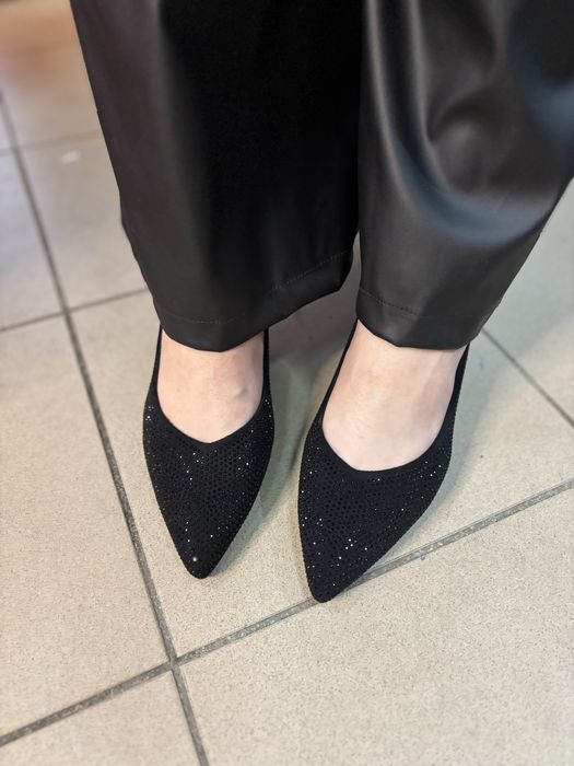 Туфлв в камінчик , туфли , лодочки чорні, беж